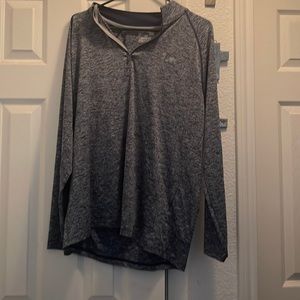 Under armour pullover size large! Never worn!!